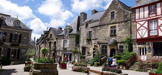 Village de Rochefort en Terre dans le Morbihan